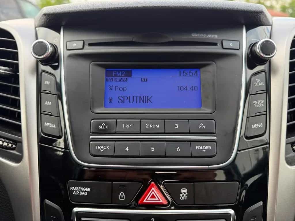 Hyundai i30 1.4 Classic blue Klima USB AUX PDC 11/2015-photo-23