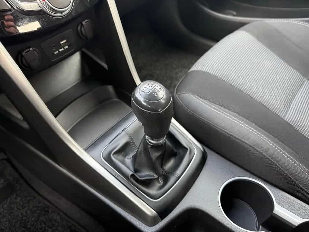 Hyundai i30 1.4 Classic blue Klima USB AUX PDC 11/2015-photo-26