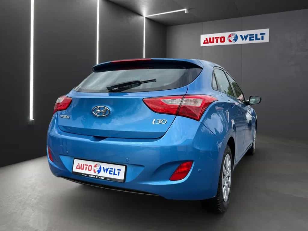 Hyundai i30 1.4 Classic blue Klima USB AUX PDC 11/2015-photo-3