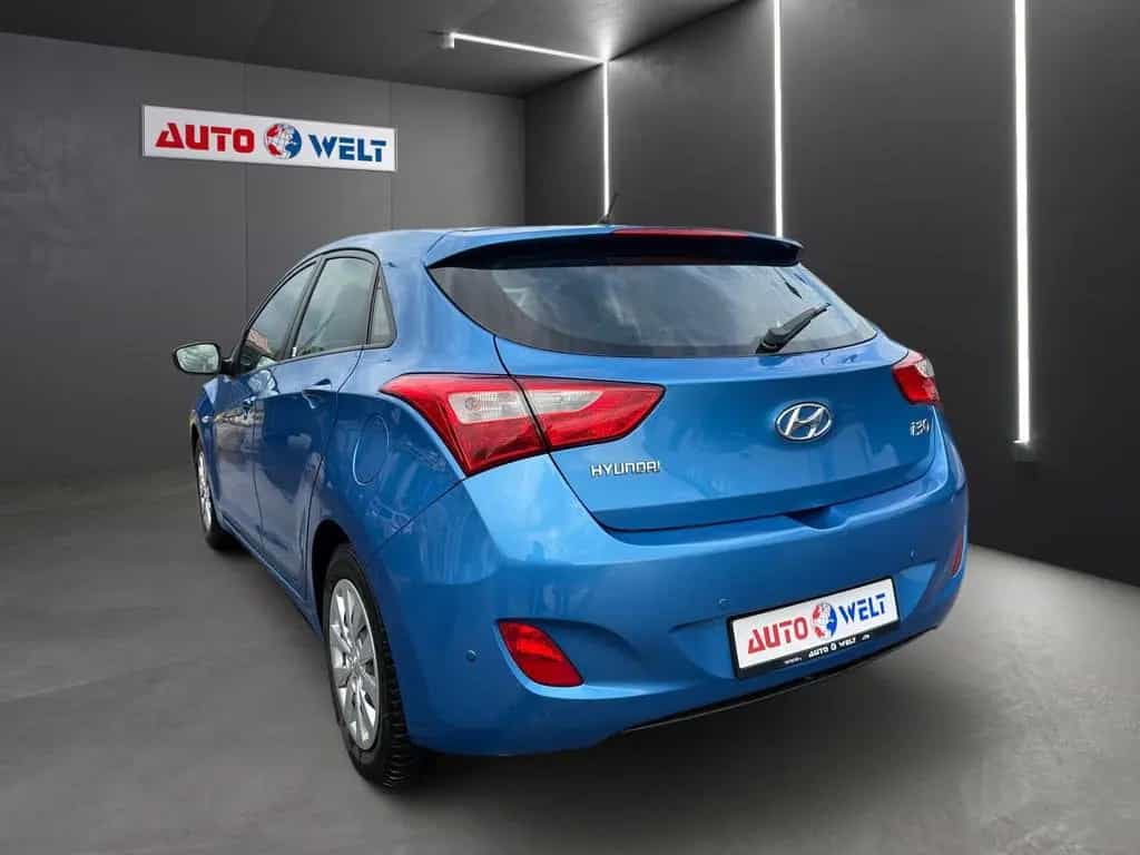 Hyundai i30 1.4 Classic blue Klima USB AUX PDC 11/2015-photo-4