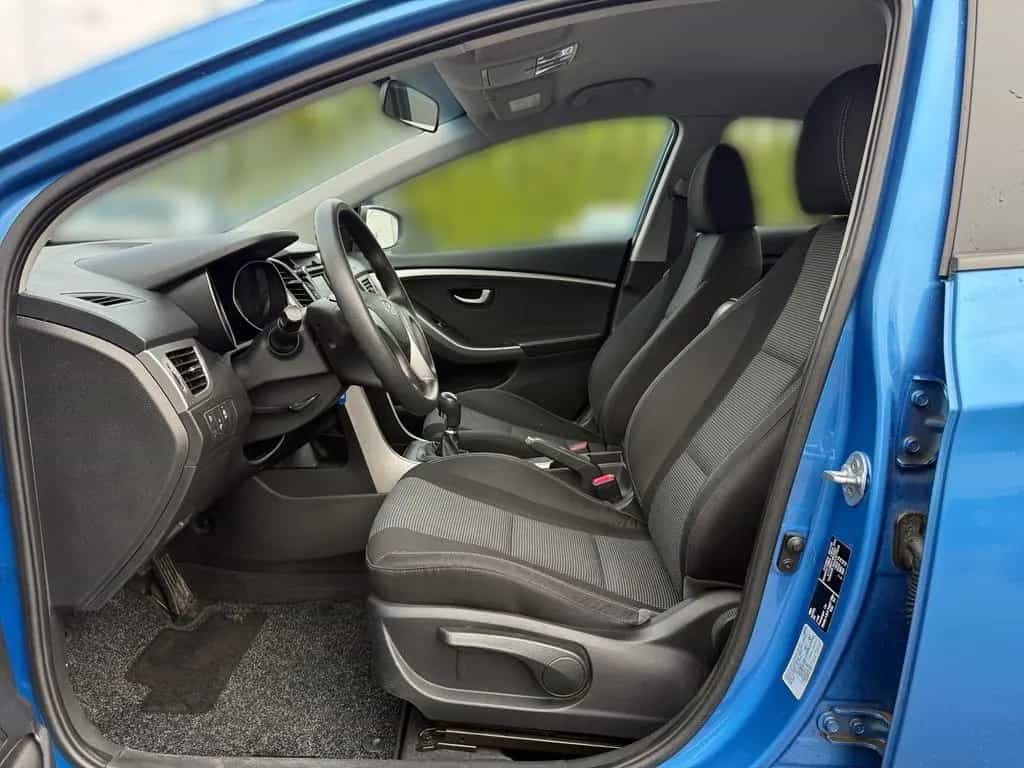 Hyundai i30 1.4 Classic blue Klima USB AUX PDC 11/2015-photo-9