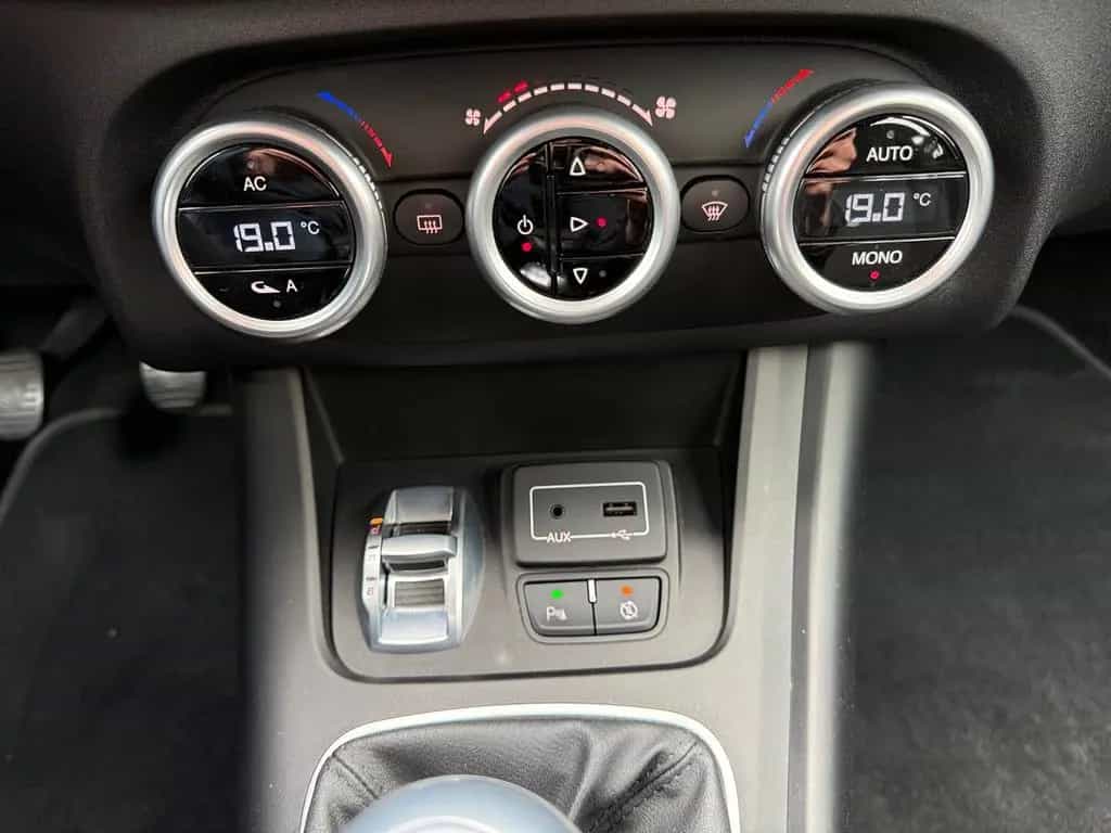 Alfa Romeo Giulietta 1.4 Basis Klimaaut. Navi Tempomat PDC 10/2017-photo-24