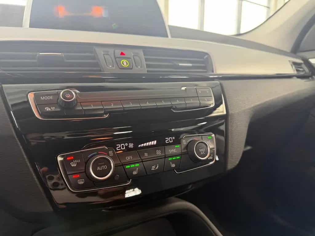 BMW X1 sDrive 18i Automatik /Sitzheizung 08/2018-photo-18