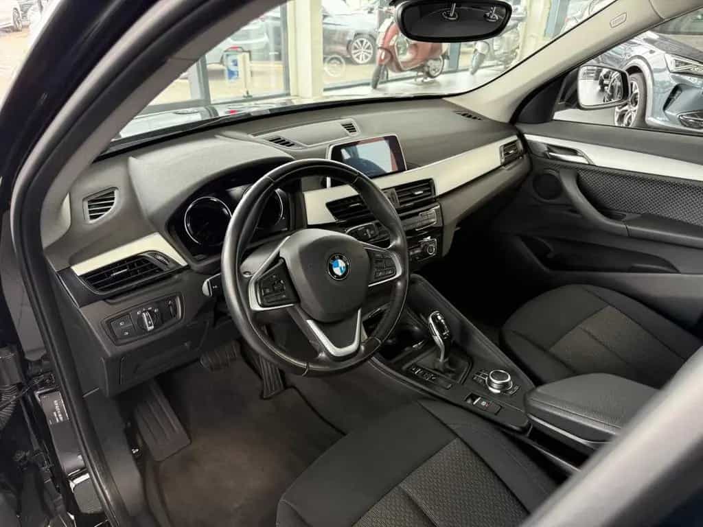 BMW X1 sDrive 18i Automatik /Sitzheizung 08/2018-photo-9