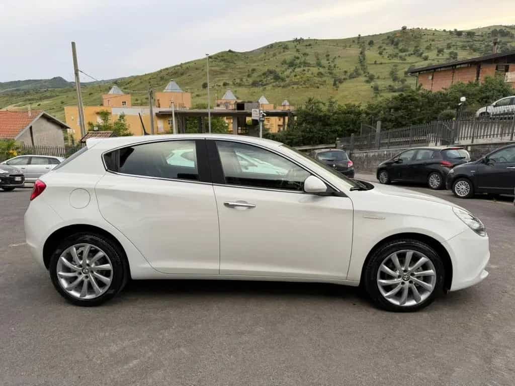 Alfa Romeo Giulietta ALFA ROMEO Giulietta 1.6 JTDm-2 105 CV Exclusive 04/2015-photo-2