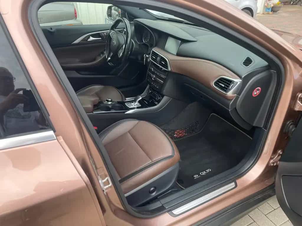 Infiniti QX30 2.2d DCT AWD Premium Tech 11/2016-photo-13