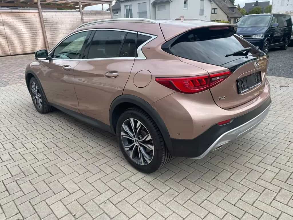 Infiniti QX30 2.2d DCT AWD Premium Tech 11/2016-photo-3