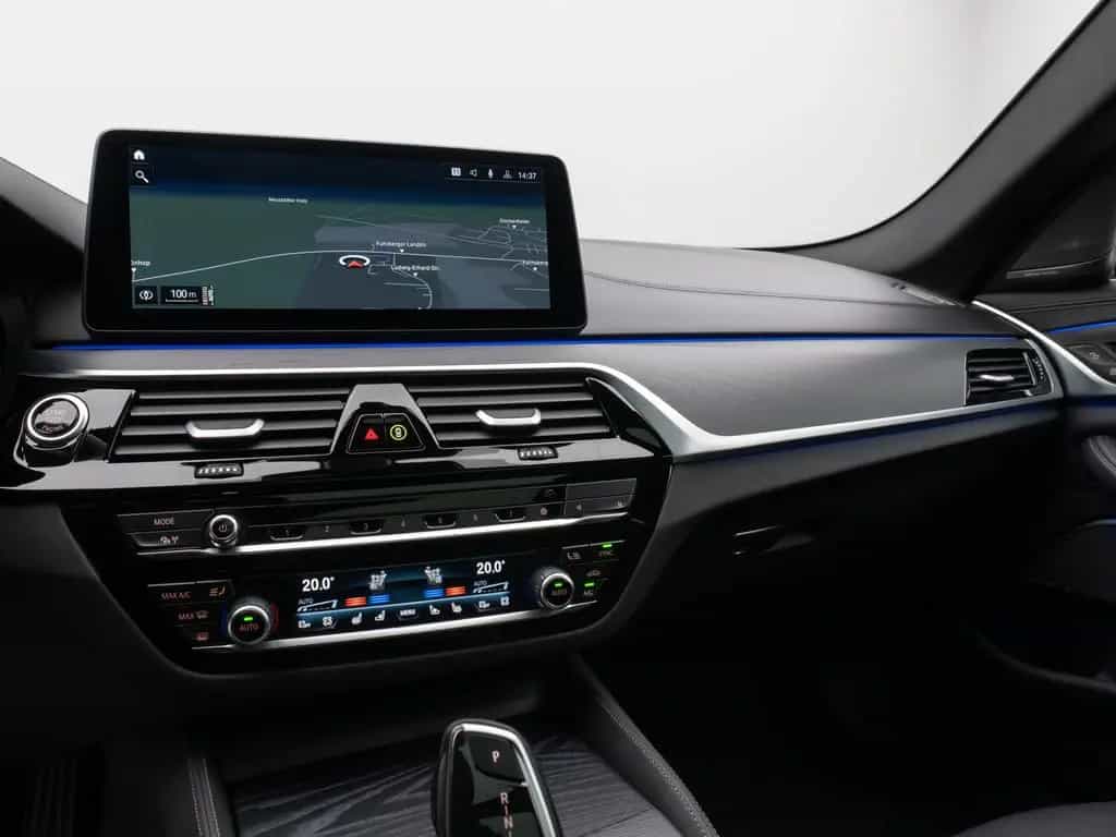 BMW 5 Series 540d xD LuxuryLine Panorama Laser Kamera HUD H/K 11/2022-photo-21