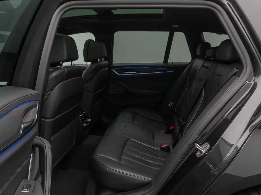 BMW 5 Series 540d xD LuxuryLine Panorama Laser Kamera HUD H/K 11/2022-photo-25