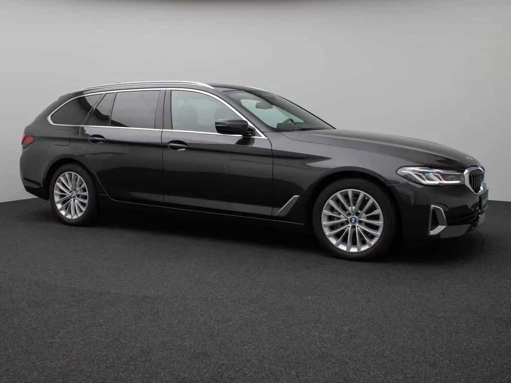 BMW 5 Series 540d xD LuxuryLine Panorama Laser Kamera HUD H/K 11/2022-photo-3