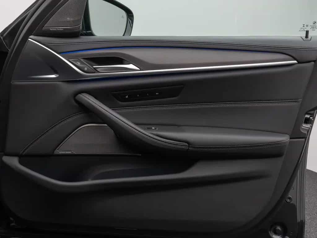 BMW 5 Series 540d xD LuxuryLine Panorama Laser Kamera HUD H/K 11/2022-photo-32