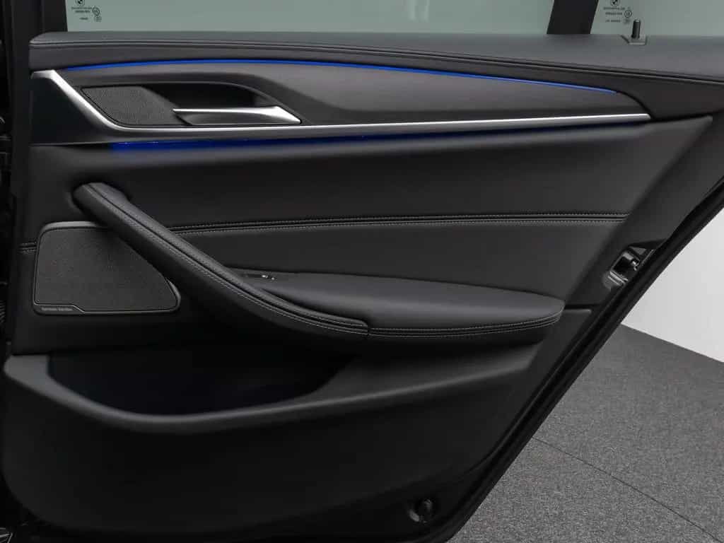 BMW 5 Series 540d xD LuxuryLine Panorama Laser Kamera HUD H/K 11/2022-photo-33