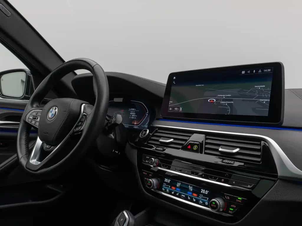 BMW 5 Series 540d xD LuxuryLine Panorama Laser Kamera HUD H/K 11/2022-photo-38