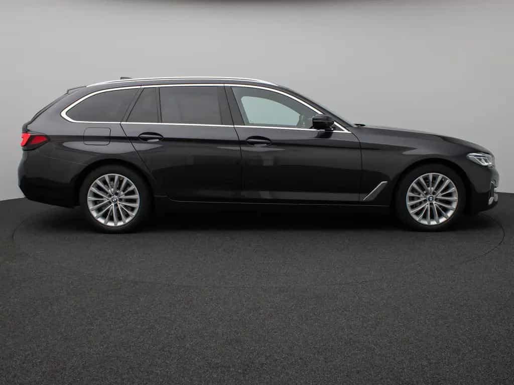 BMW 5 Series 540d xD LuxuryLine Panorama Laser Kamera HUD H/K 11/2022-photo-4