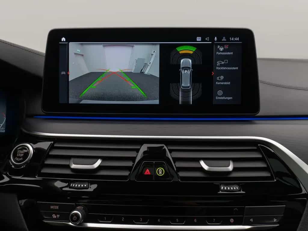 BMW 5 Series 540d xD LuxuryLine Panorama Laser Kamera HUD H/K 11/2022-photo-43