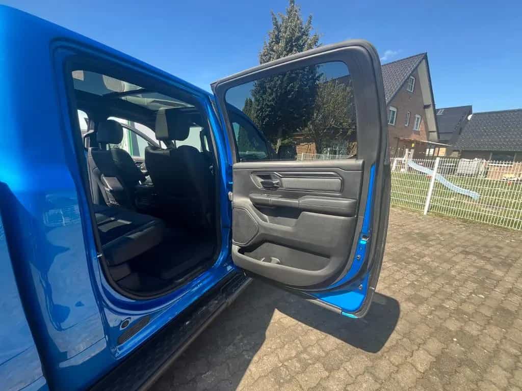 Dodge RAM Big Horn/Gasanlage/Ladefl.rollo/Geiger Schalldäm 01/2024-photo-34