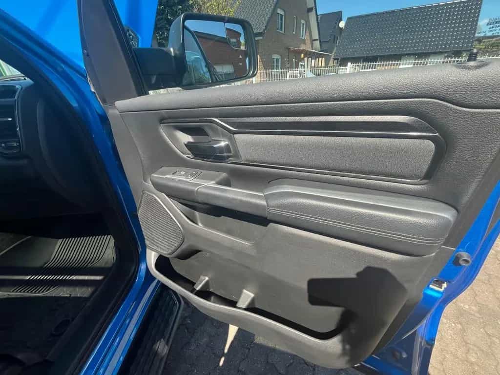 Dodge RAM Big Horn/Gasanlage/Ladefl.rollo/Geiger Schalldäm 01/2024-photo-37