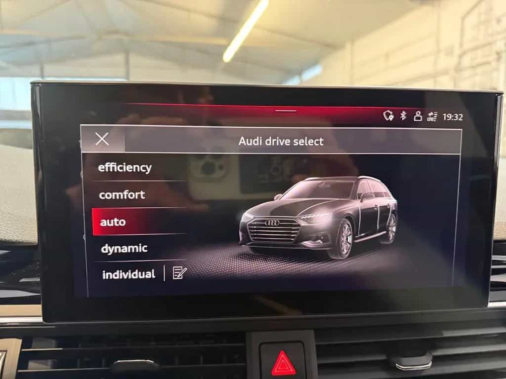 Audi A4 Avant 40 TDI quattro /S line Competition Plus 02/2023-photo-32
