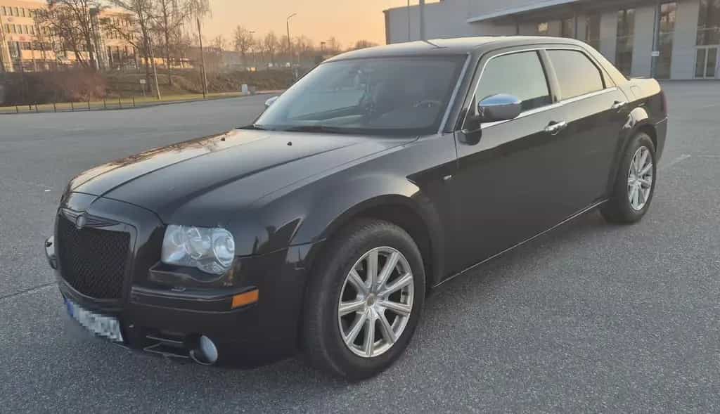 Chrysler 300C mit dem robusten V6-Motor und frischem TÜV 10/2004-photo-1