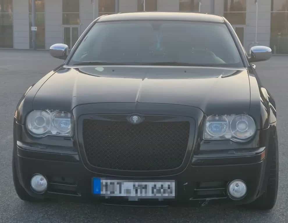 Chrysler 300C mit dem robusten V6-Motor und frischem TÜV 10/2004-photo-2