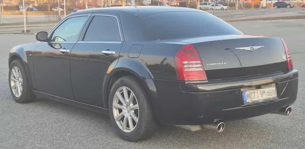 Chrysler 300C mit dem robusten V6-Motor und frischem TÜV 10/2004-photo-4