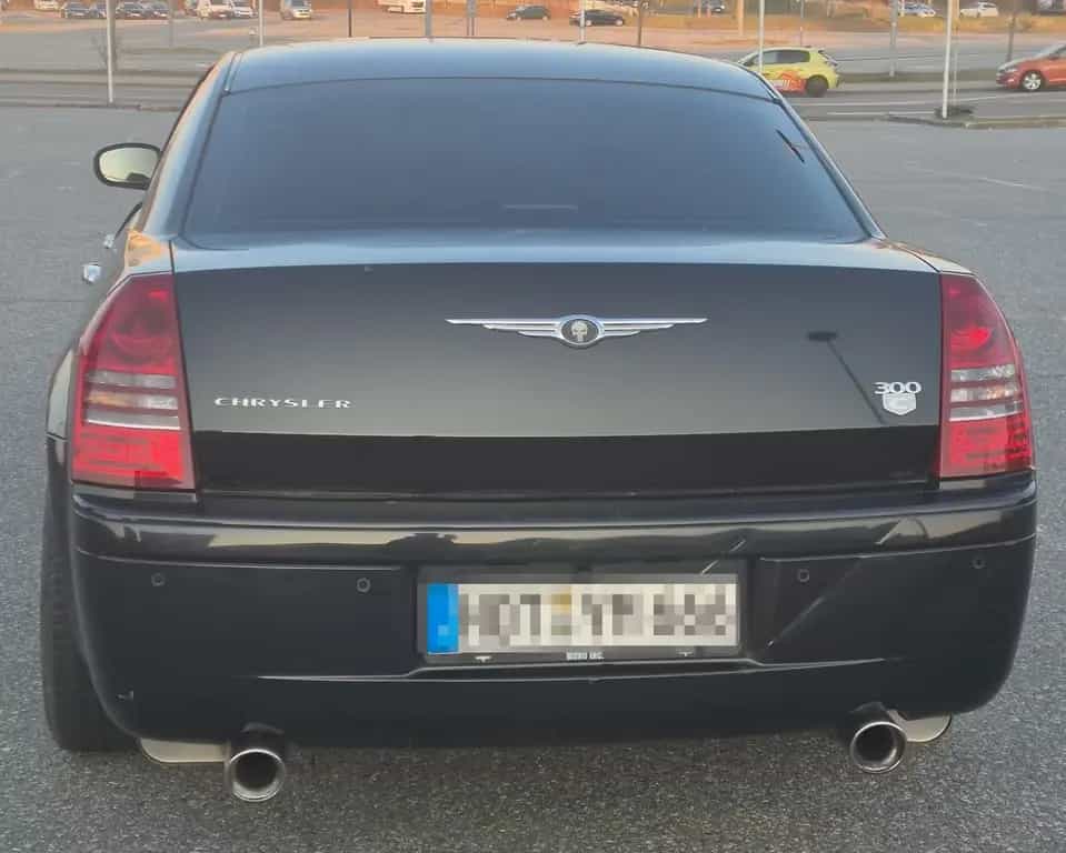 Chrysler 300C mit dem robusten V6-Motor und frischem TÜV 10/2004-photo-5