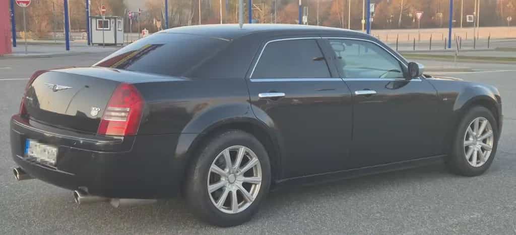 Chrysler 300C mit dem robusten V6-Motor und frischem TÜV 10/2004-photo-6