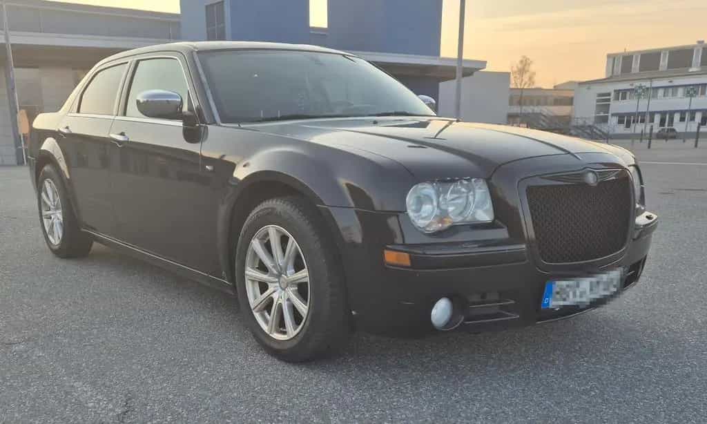 Chrysler 300C mit dem robusten V6-Motor und frischem TÜV 10/2004-photo-8