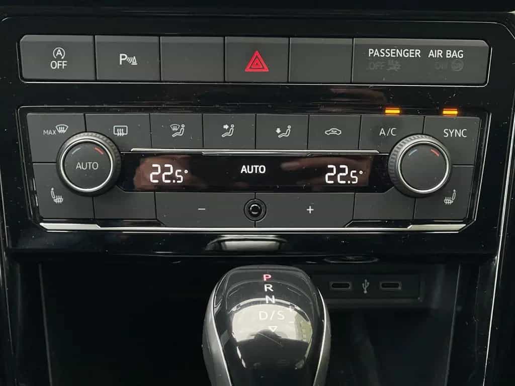 Volkswagen T-Cross 1,5 AUTOMA. ACC LANE NAVI 1.Hd. GARANTIE 01/2021-photo-15