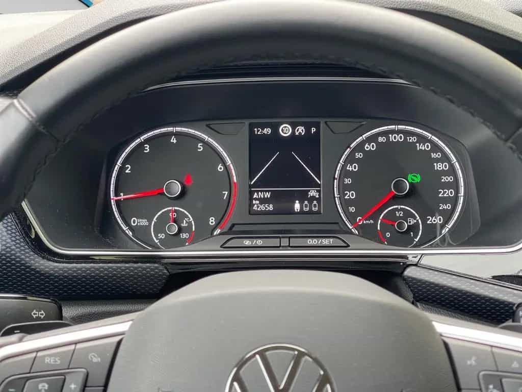 Volkswagen T-Cross 1,5 AUTOMA. ACC LANE NAVI 1.Hd. GARANTIE 01/2021-photo-36