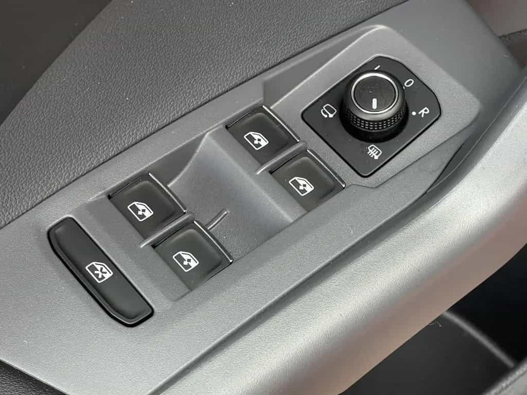 Volkswagen T-Cross 1,5 AUTOMA. ACC LANE NAVI 1.Hd. GARANTIE 01/2021-photo-45