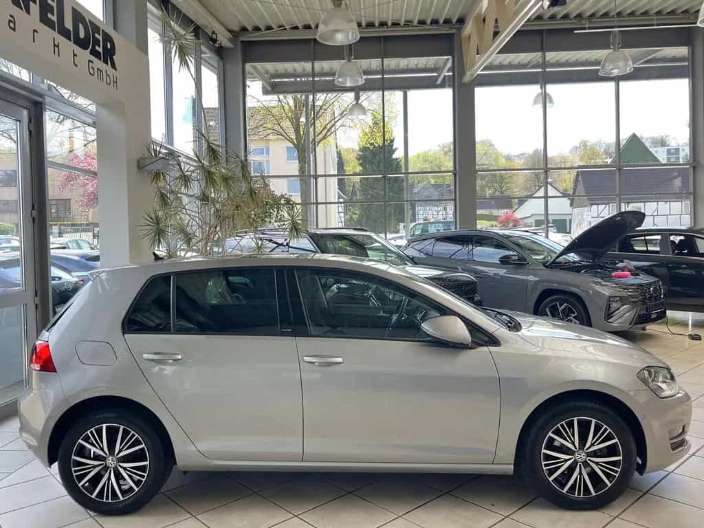 Volkswagen Golf VII Allstar*PANO*S+LHZ*KAMERA*TW*ALWETTER* 06/2016-photo-1