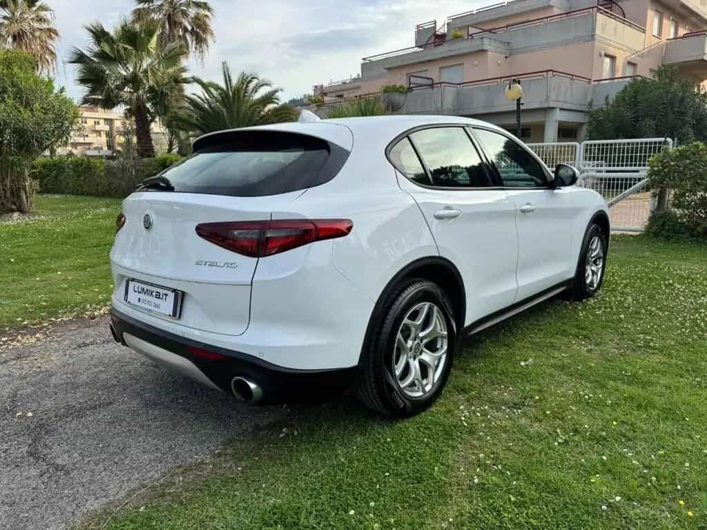 Alfa Romeo Stelvio 2.2 t Business Q4 190cv auto 06/2022-photo-4
