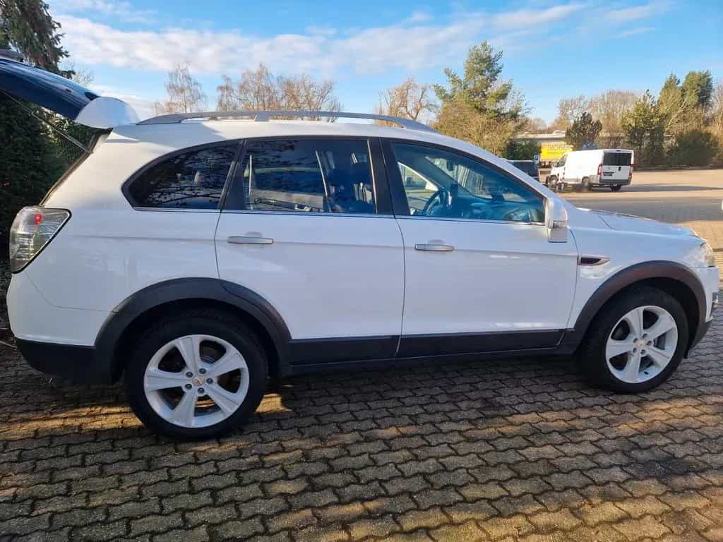 Chevrolet Captiva 2.2 LT+ 4WD 7-Sitzer LT+ 06/2011-photo-2