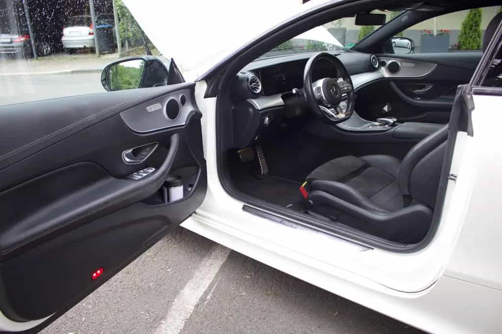 Mercedes-Benz E 350 Coupé -AMG Line-Panoramdach-Diamantweiss 07/2020-photo-11
