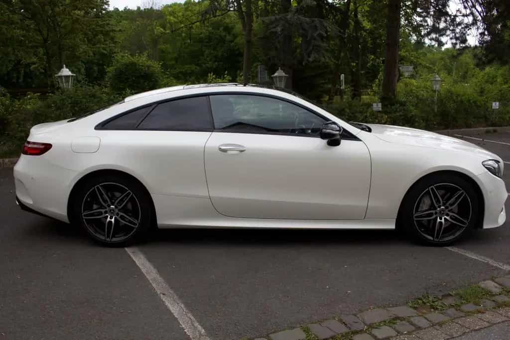 Mercedes-Benz E 350 Coupé -AMG Line-Panoramdach-Diamantweiss 07/2020-photo-2