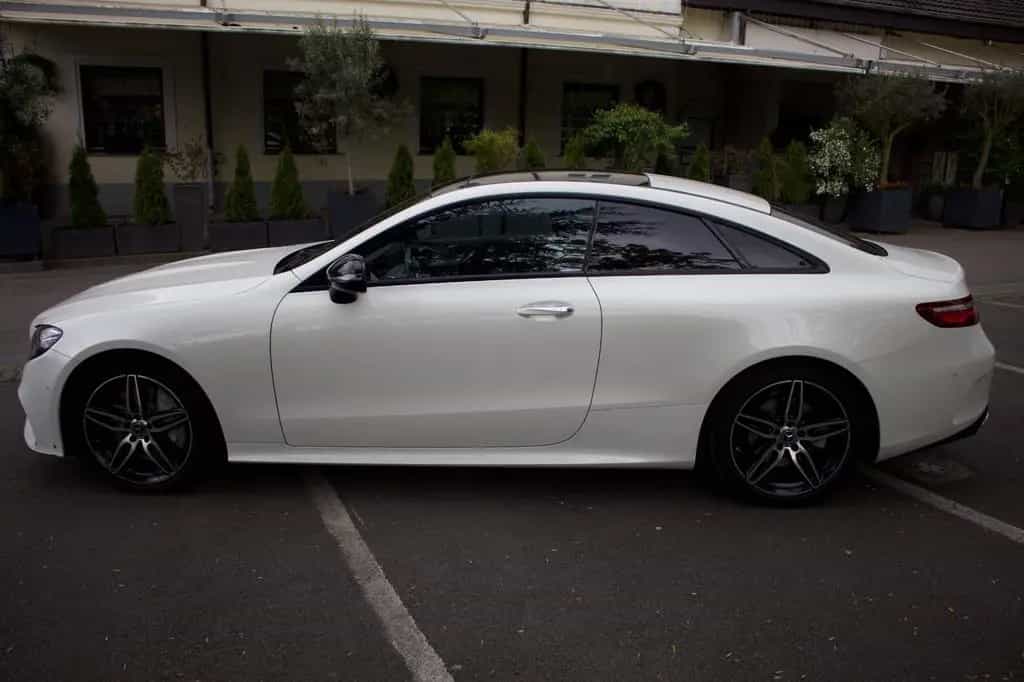 Mercedes-Benz E 350 Coupé -AMG Line-Panoramdach-Diamantweiss 07/2020-photo-3
