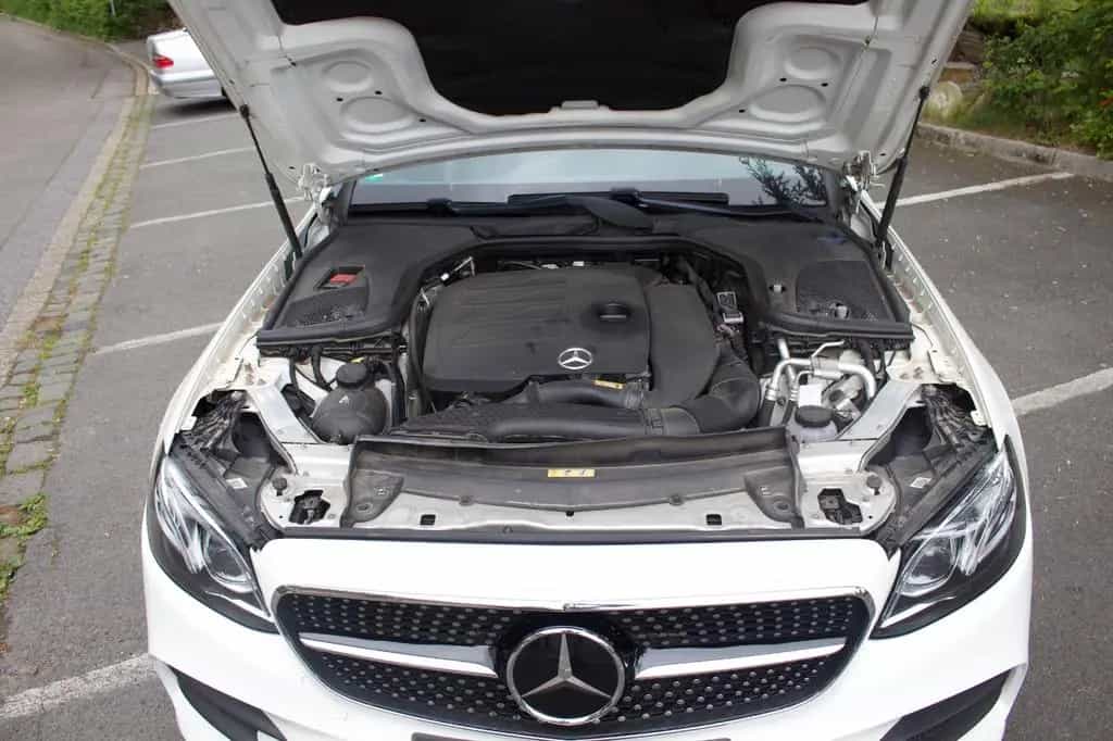 Mercedes-Benz E 350 Coupé -AMG Line-Panoramdach-Diamantweiss 07/2020-photo-8
