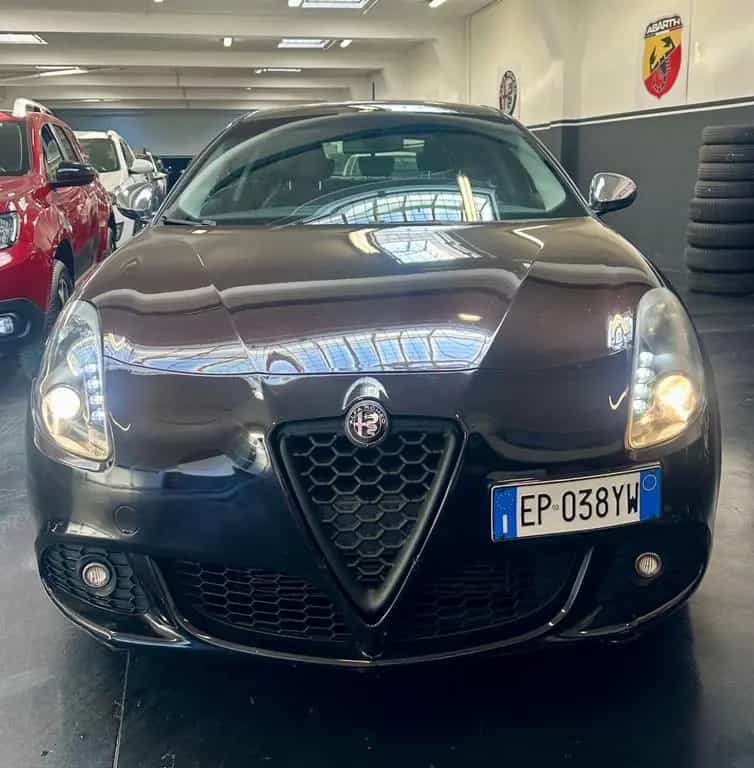Alfa Romeo Giulietta 1.6 JTDm-2 Distinctive 05/2013-photo-1