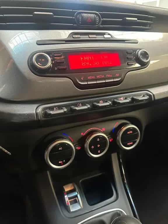 Alfa Romeo Giulietta 1.6 JTDm-2 Distinctive 05/2013-photo-10
