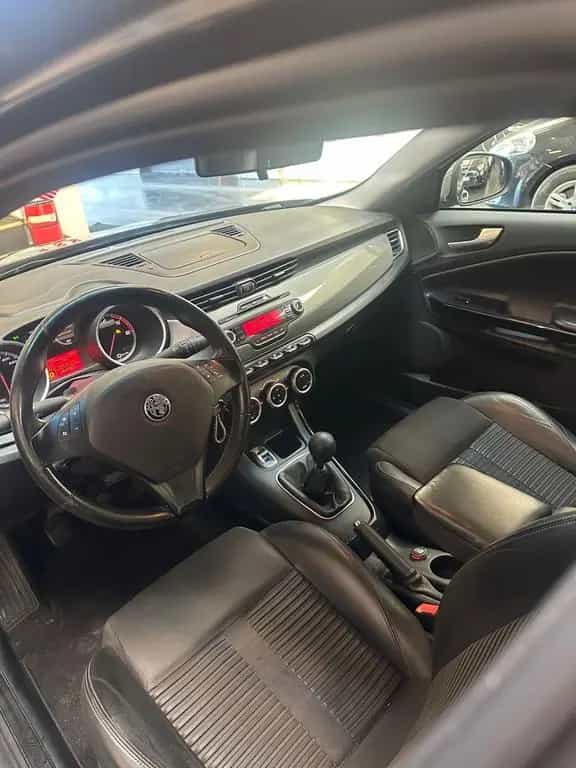 Alfa Romeo Giulietta 1.6 JTDm-2 Distinctive 05/2013-photo-11