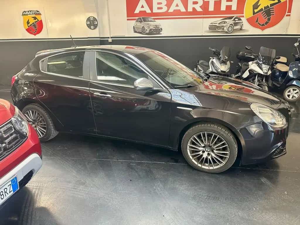 Alfa Romeo Giulietta 1.6 JTDm-2 Distinctive 05/2013-photo-2