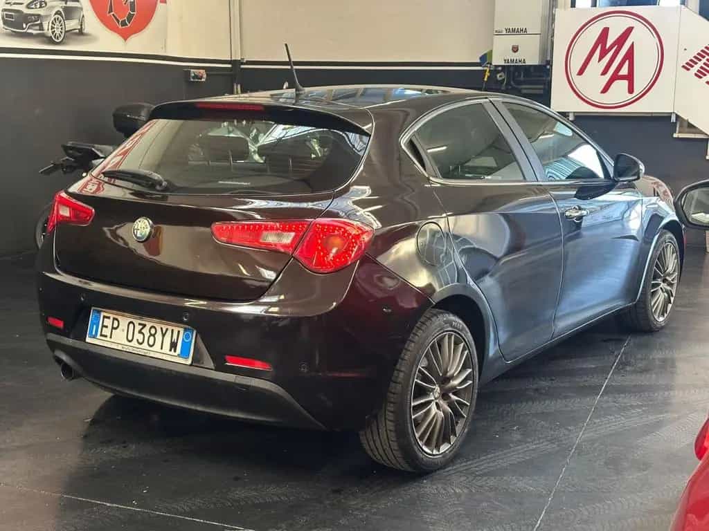 Alfa Romeo Giulietta 1.6 JTDm-2 Distinctive 05/2013-photo-3