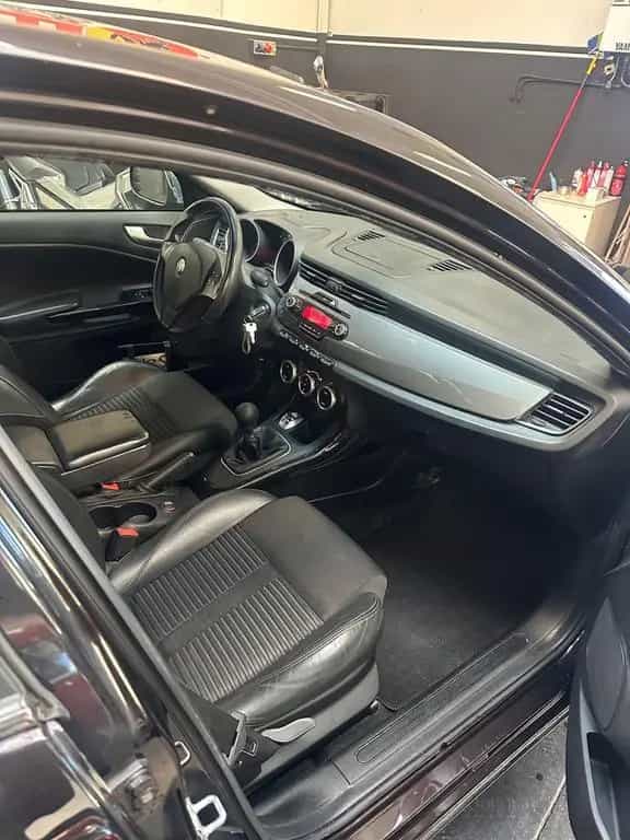 Alfa Romeo Giulietta 1.6 JTDm-2 Distinctive 05/2013-photo-5