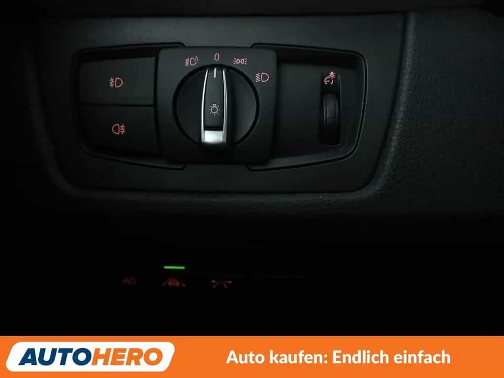 BMW 330 i Advantage Aut.*NAVI*CAM*SHZ*TEMPO* 02/2018-photo-29