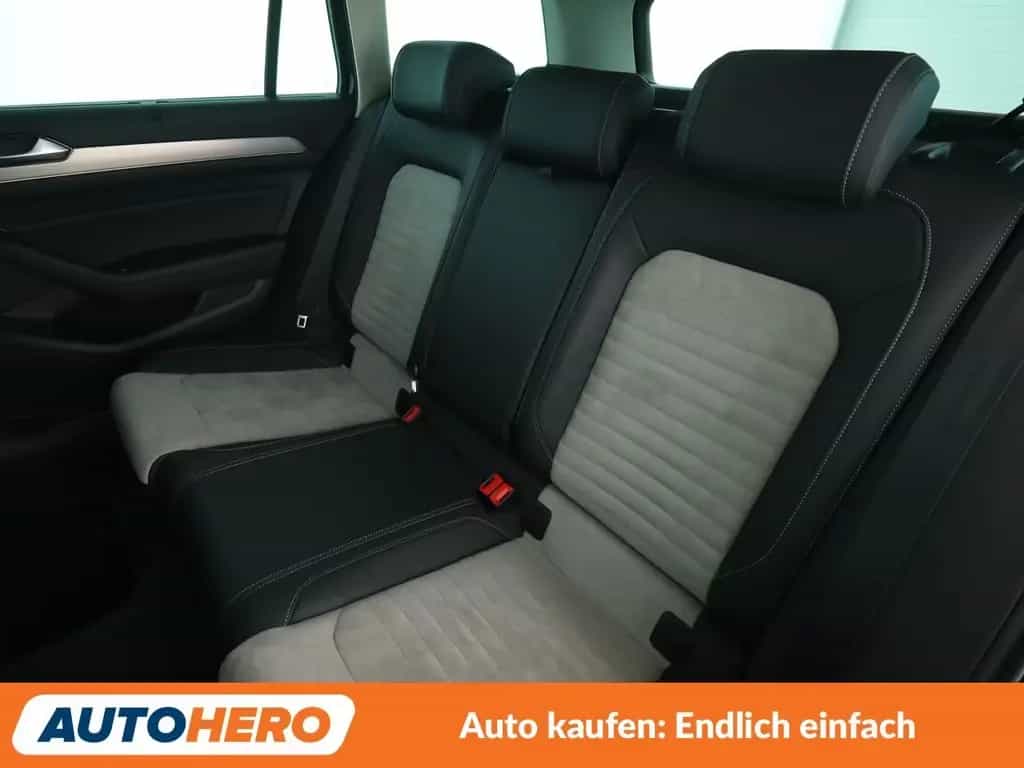 Volkswagen Passat 1.8 TSI Highline BMT Aut.*NAVI*LED*PDC* 02/2018-photo-13