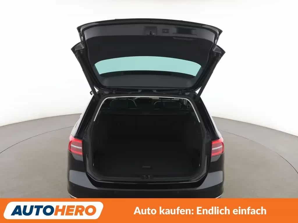 Volkswagen Passat 1.8 TSI Highline BMT Aut.*NAVI*LED*PDC* 02/2018-photo-16