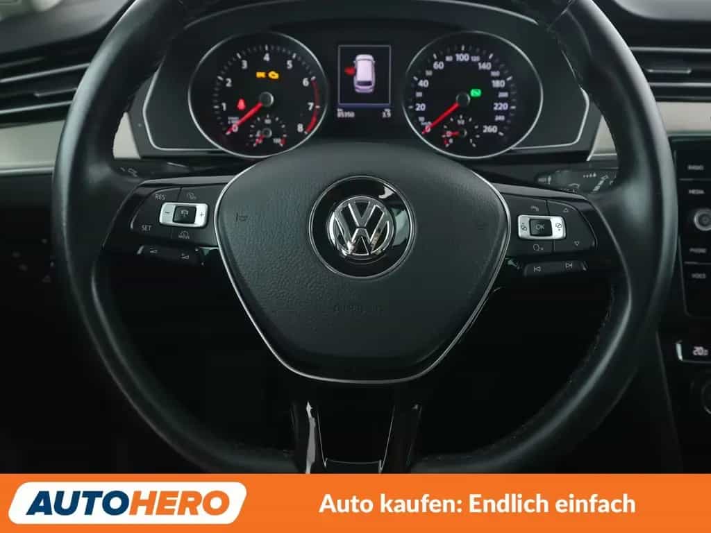 Volkswagen Passat 1.8 TSI Highline BMT Aut.*NAVI*LED*PDC* 02/2018-photo-18