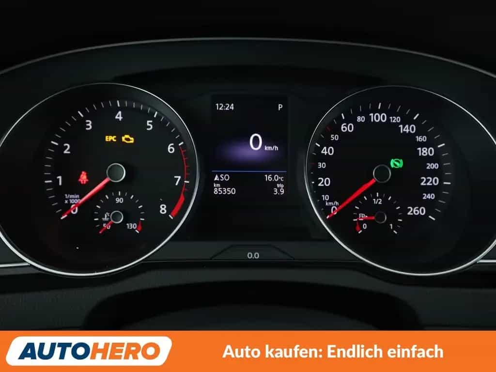 Volkswagen Passat 1.8 TSI Highline BMT Aut.*NAVI*LED*PDC* 02/2018-photo-19
