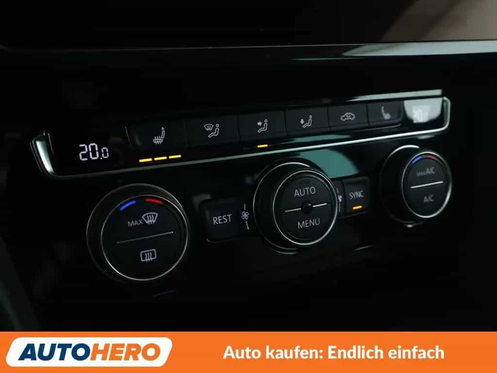 Volkswagen Passat 1.8 TSI Highline BMT Aut.*NAVI*LED*PDC* 02/2018-photo-24